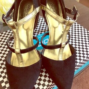 Charles David black and gold heels size 8M